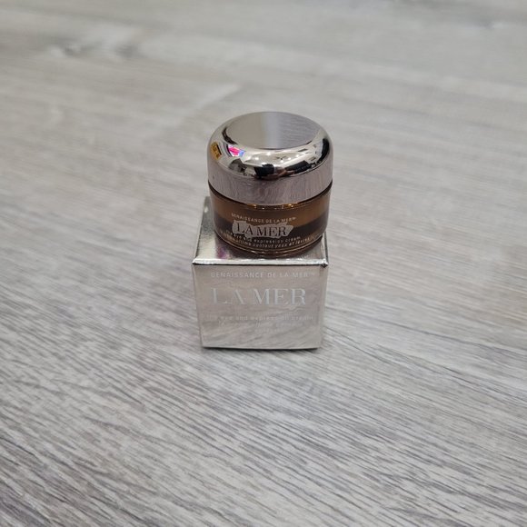 La Mer Genaissance Set: Eye and Expression Cream & Serum Essence - Picture 3 of 8